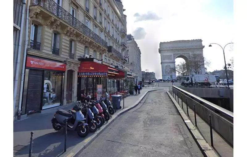 Location de local commercial de 112 m² à Paris 17 - 75017