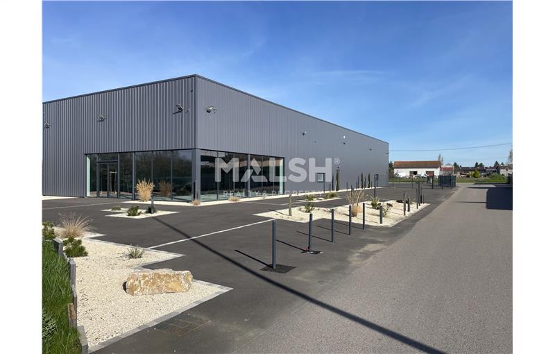 Location de local commercial de 824 m² à Pouilly-sous-Charlieu - 42720 photo - 1