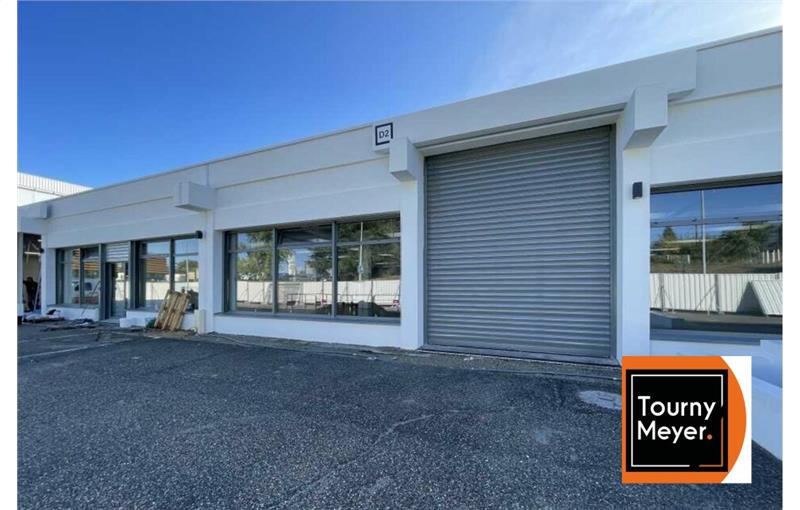 Location d'entrepôt de 2 397 m² à Artigues-près-Bordeaux - 33370 photo - 1