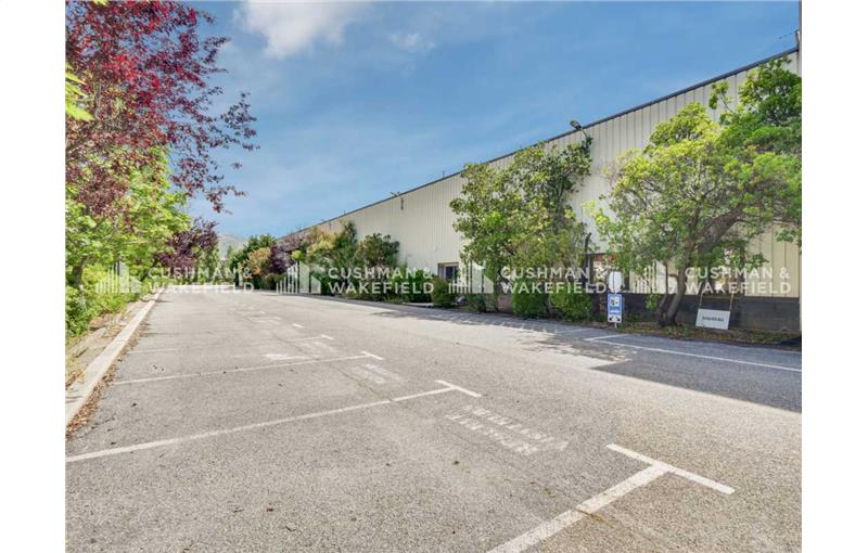 Location d'entrepôt de 2 092 m² à Aubagne - 13400 photo - 1