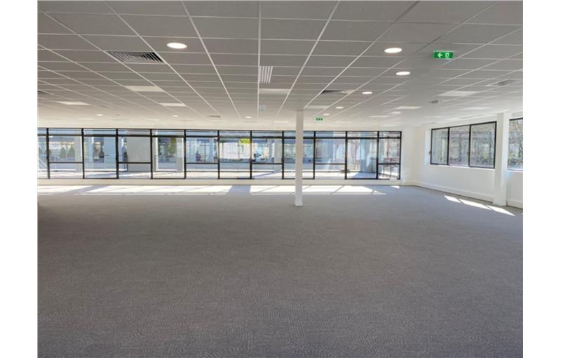 Location d'entrepôt de 1 576 m² à Bagneux - 92220 photo - 1