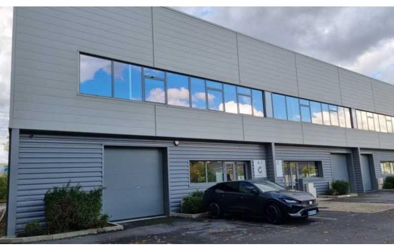 Location d'entrepôt de 233 m² à Bussy-Saint-Martin - 77600 photo - 1