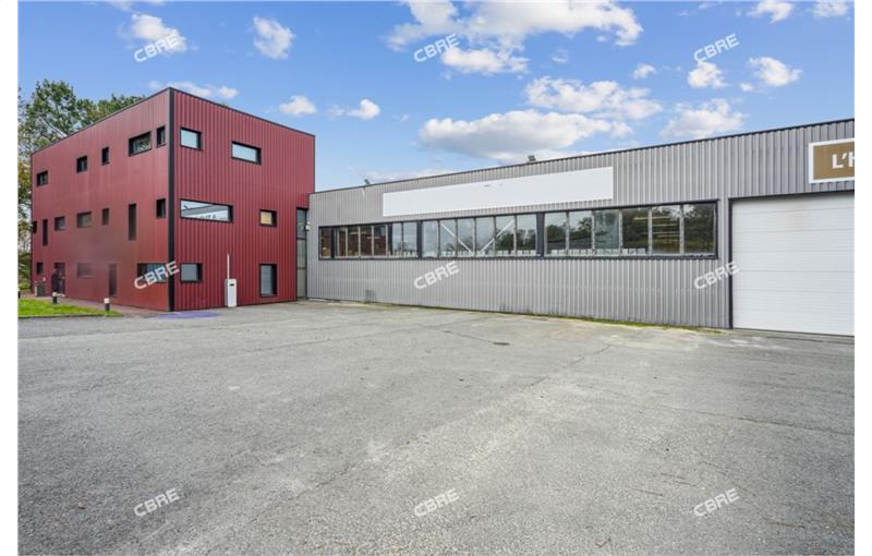 Location d'entrepôt de 2 830 m² à Cadaujac - 33140 photo - 1