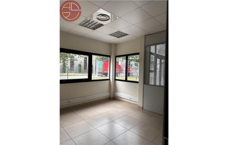 Location d'entrepôt de 4 582 m² à Castelnau-d'Estrétefonds - 31620 photo - 1