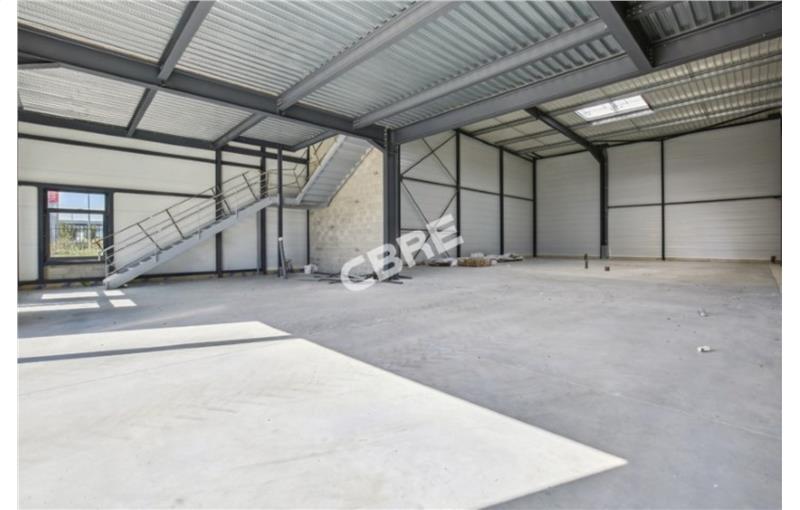 Location d'entrepôt de 764 m² à Chanteloup-les-Vignes - 78570 photo - 1