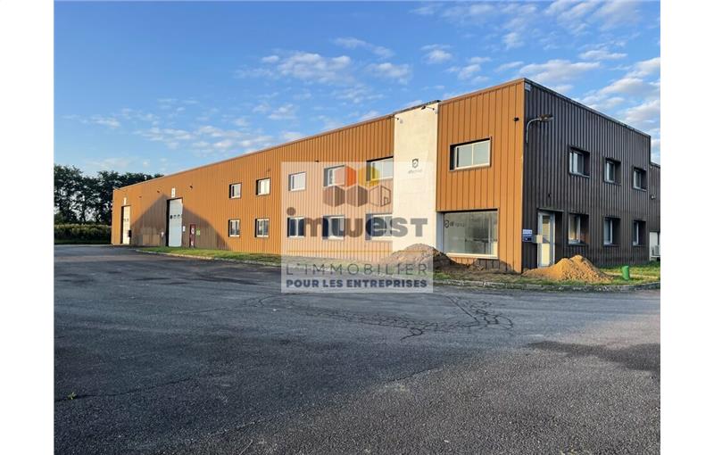 Location d'entrepôt de 4 500 m² à Châteaubourg - 35220 photo - 1