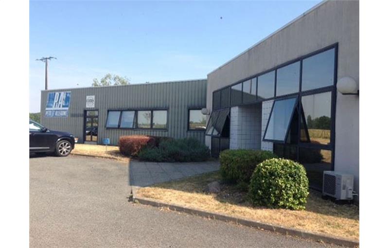 Location d'entrepôt de 4 000 m² à Châtellerault - 86100 photo - 1