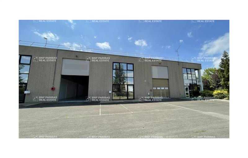 Location d'entrepôt de 1 752 m² à Coignières - 78310 photo - 1