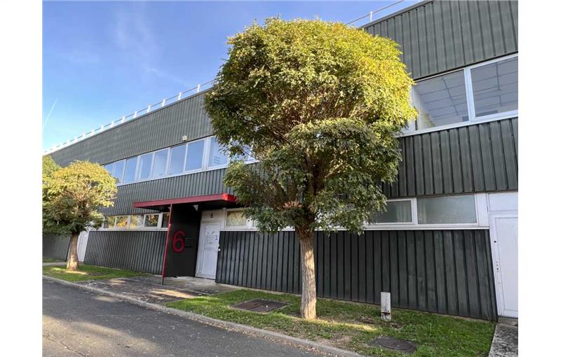 Location d'entrepôt de 1 243 m² à Coignières - 78310 photo - 1