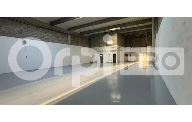 Location d'entrepôt de 438 m² à Coignières - 78310 photo - 1