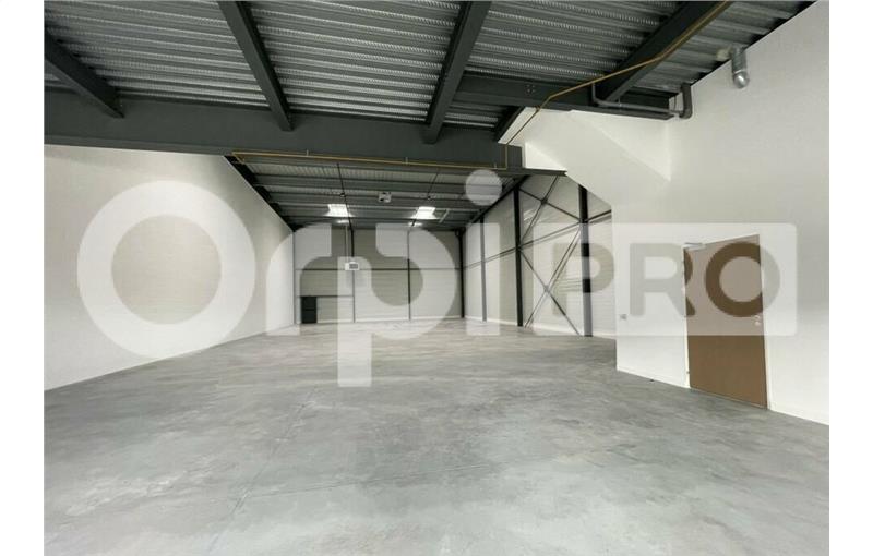 Location d'entrepôt de 718 m² à Corbeil-Essonnes - 91100 photo - 1