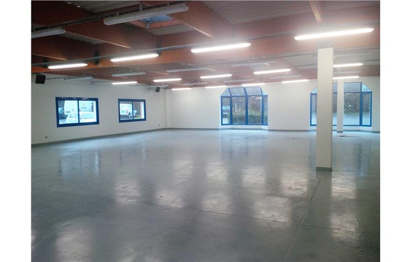 Location d'entrepôt de 3 362 m² à Croissy-Beaubourg - 77183 photo - 1