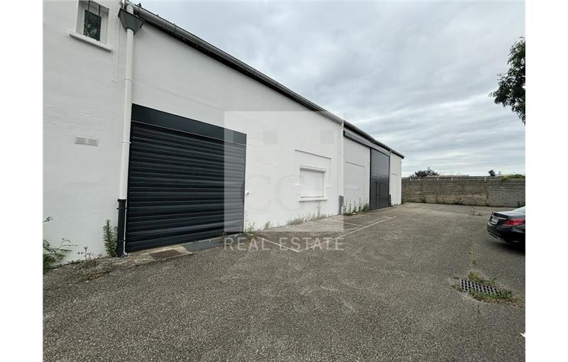 Location d'entrepôt de 550 m² à Décines-Charpieu - 69150 photo - 1