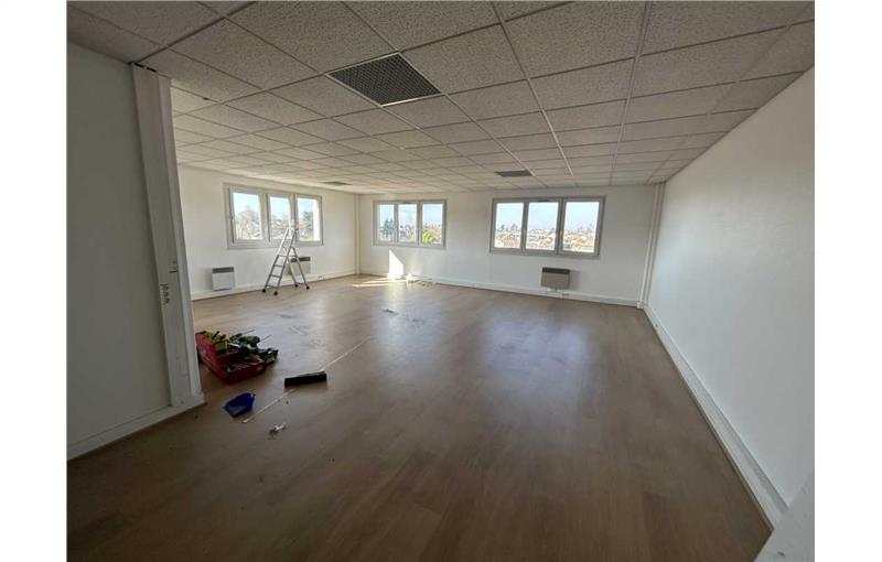 Location d'entrepôt de 394 m² à Domont - 95330 photo - 1