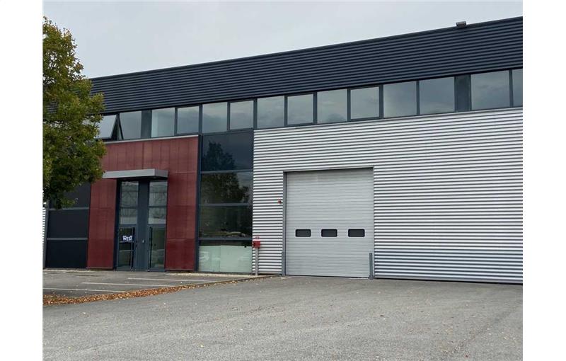 Location d'entrepôt de 863 m² à Élancourt - 78990 photo - 1