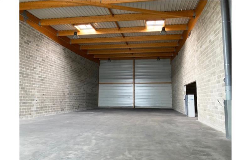 Location d'entrepôt de 1 397 m² à Élancourt - 78990 photo - 1