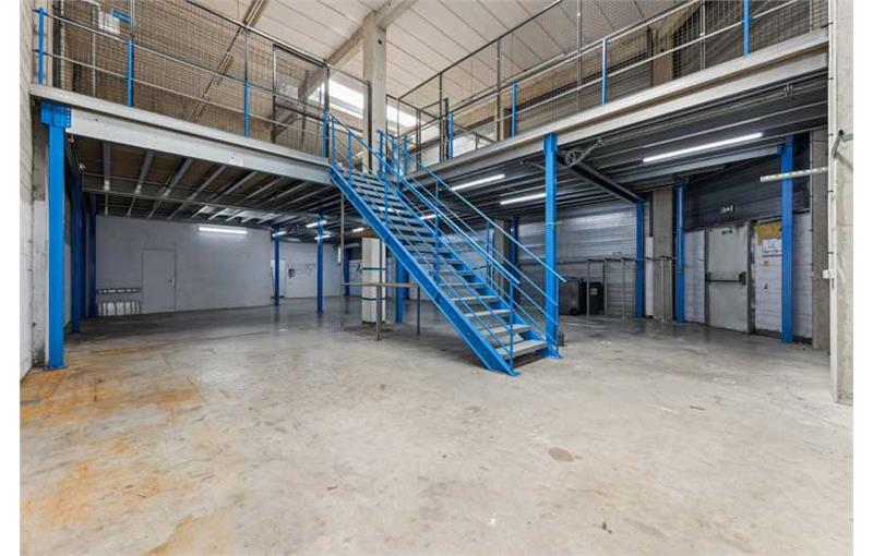 Location d'entrepôt de 753 m² à Émerainville - 77184 photo - 1