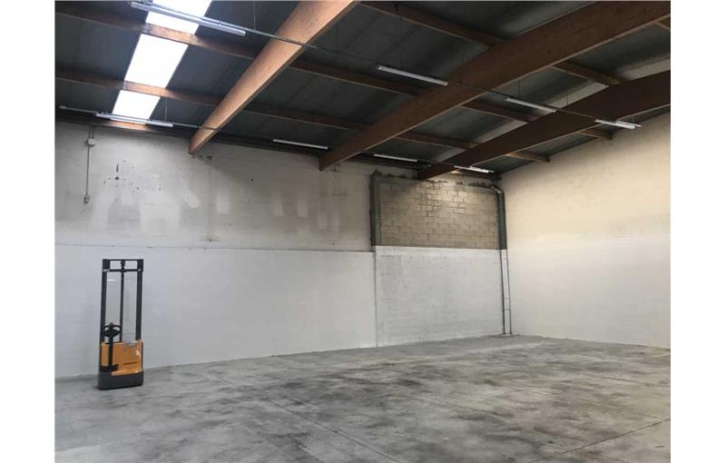 Location d'entrepôt de 1 620 m² à Émerainville - 77184 photo - 1