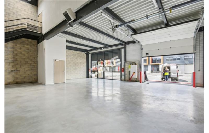 Location d'entrepôt de 6 671 m² à Éragny - 95610 photo - 1