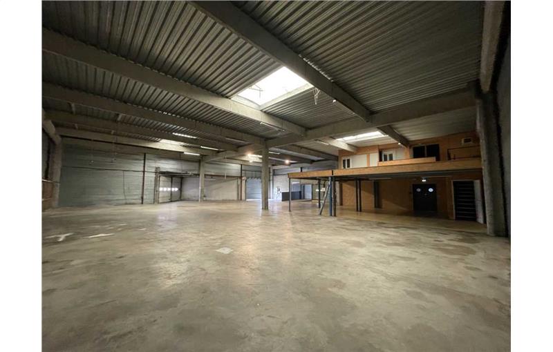 Location d'entrepôt de 996 m² à Eysines - 33320 photo - 1