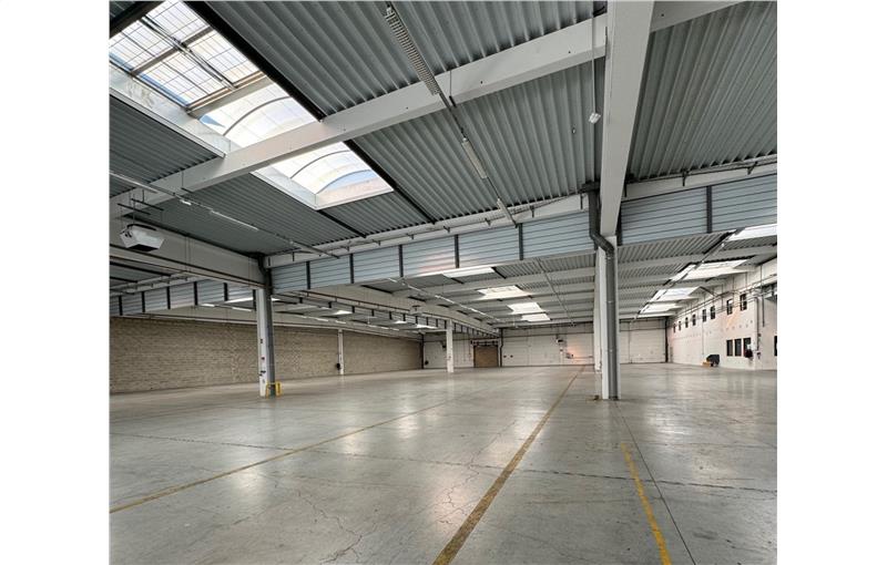 Location d'entrepôt de 4 578 m² à Ferrières-en-Brie - 77164 photo - 1