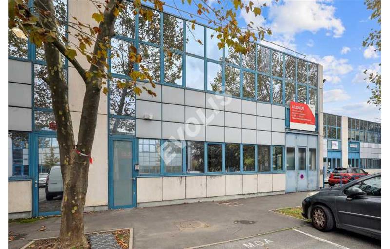 Location d'entrepôt de 3 142 m² à Fresnes - 94260 photo - 1