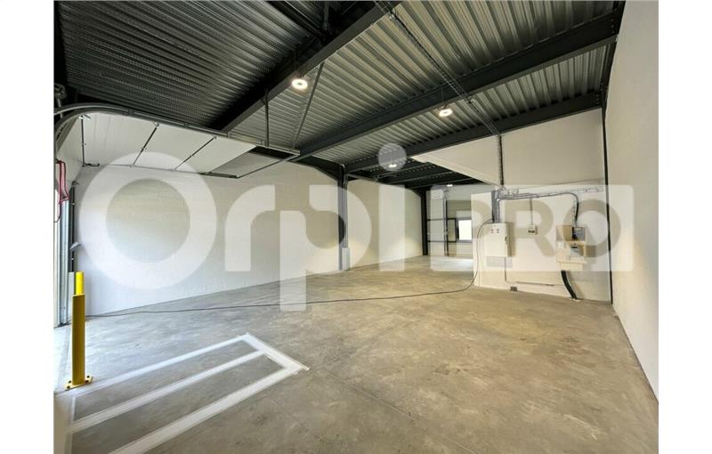 Location d'entrepôt de 343 m² à Fresnes - 94260 photo - 1