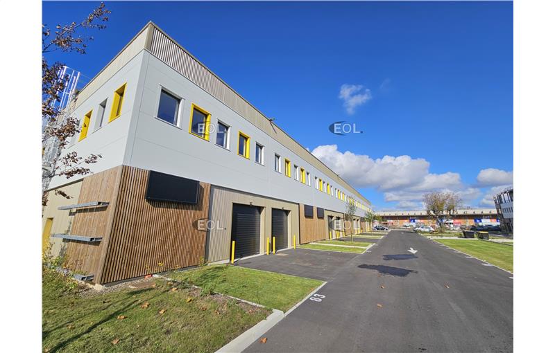 Location d'entrepôt de 3 833 m² à Fresnes - 94260 photo - 1