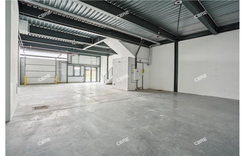 Location d'entrepôt de 4 405 m² à Fresnes - 94260 photo - 1