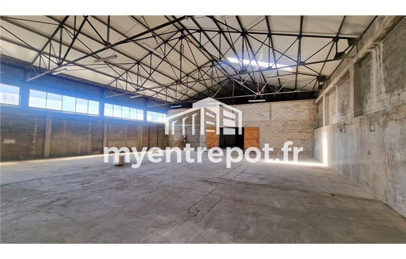 Location d'entrepôt de 1 180 m² à Gémenos - 13420 photo - 1