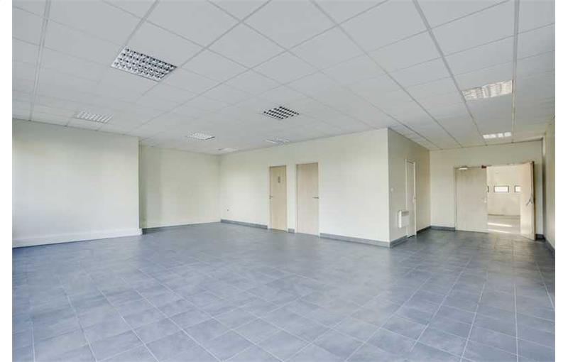 Location d'entrepôt de 922 m² à Gonesse - 95500 photo - 1