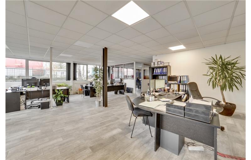 Location d'entrepôt de 3 182 m² à Gonesse - 95500 photo - 1