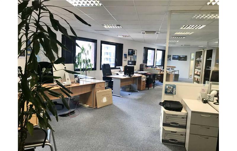 Location d'entrepôt de 5 609 m² à Issy-les-Moulineaux - 92130 photo - 1