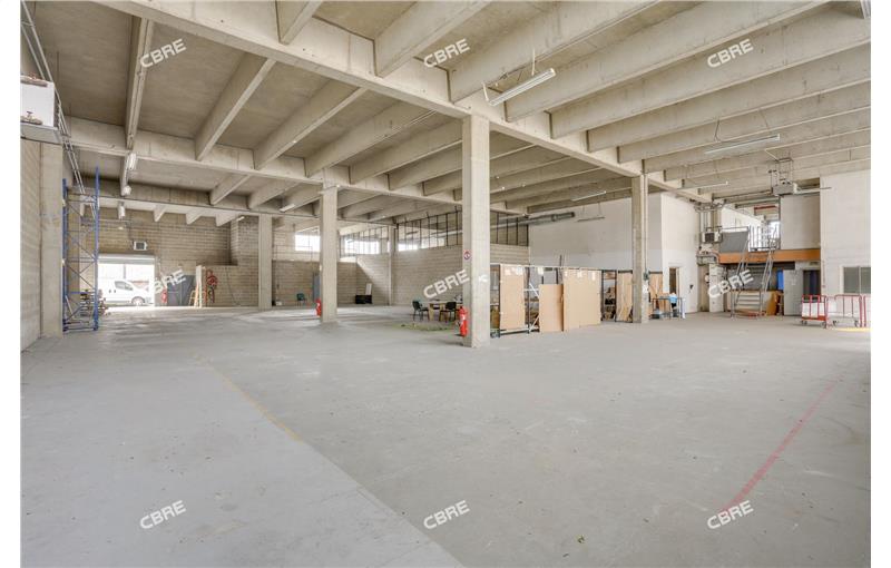 Location d'entrepôt de 895 m² à Ivry-sur-Seine - 94200 photo - 1