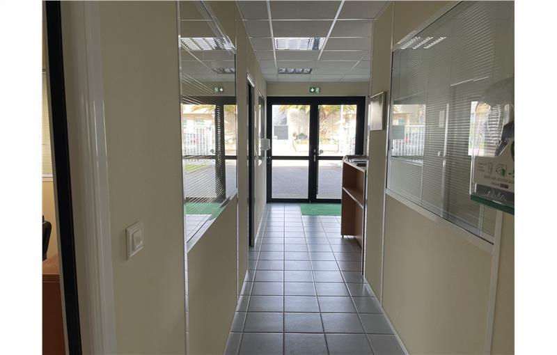 Location d'entrepôt de 179 m² à La Baule-Escoublac - 44500 photo - 1