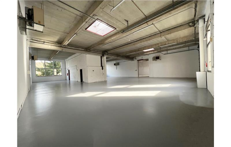 Location d'entrepôt de 1 515 m² à La Verrière - 78320 photo - 1