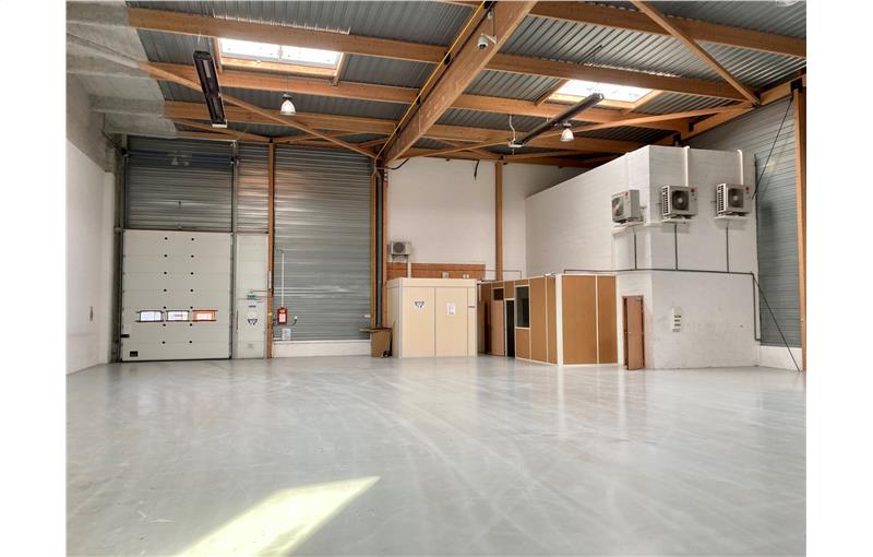 Location d'entrepôt de 930 m² à Le Bourget - 93350 photo - 1