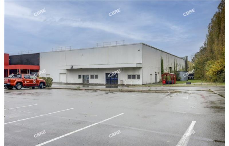 Location d'entrepôt de 5 651 m² à Les Essarts-le-Roi - 78690 photo - 1