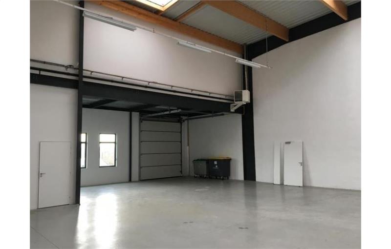 Location d'entrepôt de 755 m² à Lieusaint - 77127 photo - 1