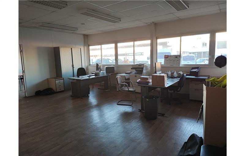 Location d'entrepôt de 2 671 m² à Limoges - 87000 photo - 1