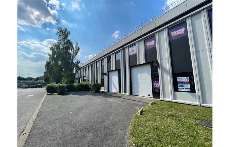 Location d'entrepôt de 3 806 m² à Lognes - 77185 photo - 1