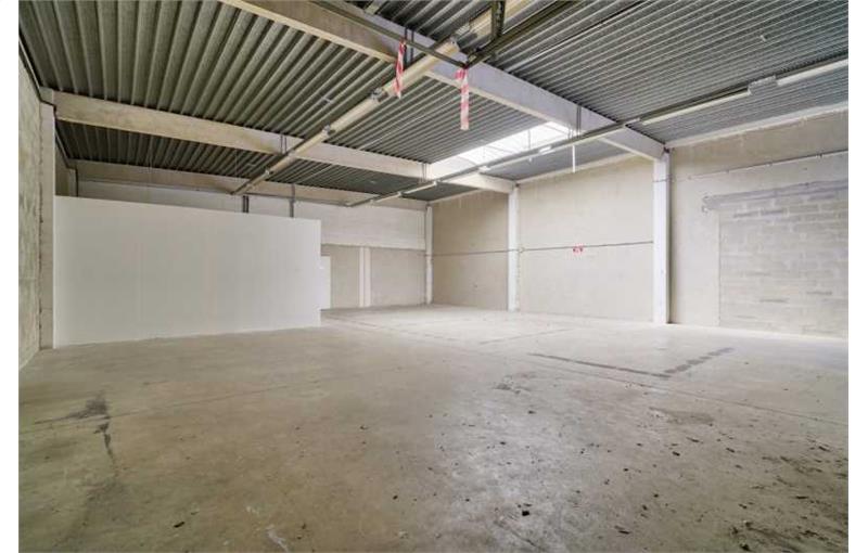 Location d'entrepôt de 385 m² à Lognes - 77185 photo - 1