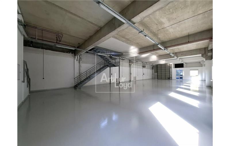 Location d'entrepôt de 648 m² à Lognes - 77185 photo - 1