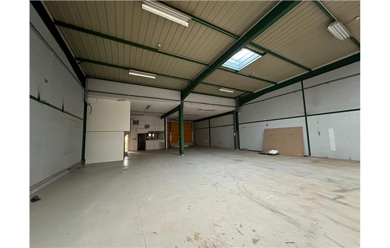 Location d'entrepôt de 1 280 m² à Lognes - 77185 photo - 1