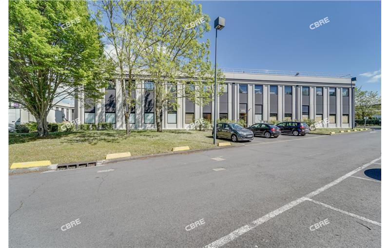 Location d'entrepôt de 2 532 m² à Lognes - 77185 photo - 1