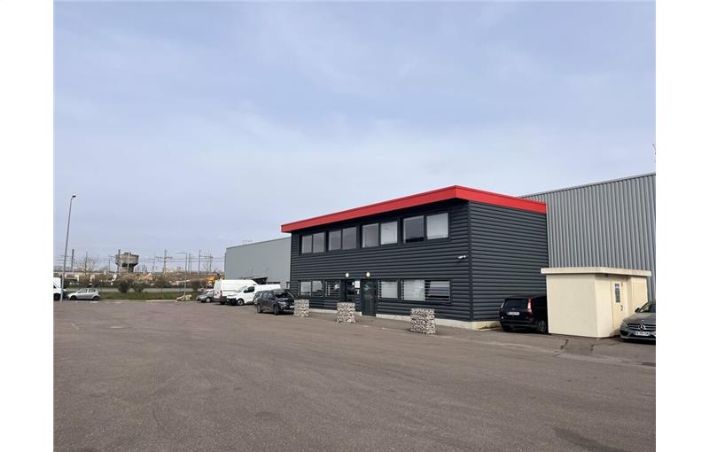 Location d'entrepôt de 3 112 m² à Longvic - 21600 photo - 1