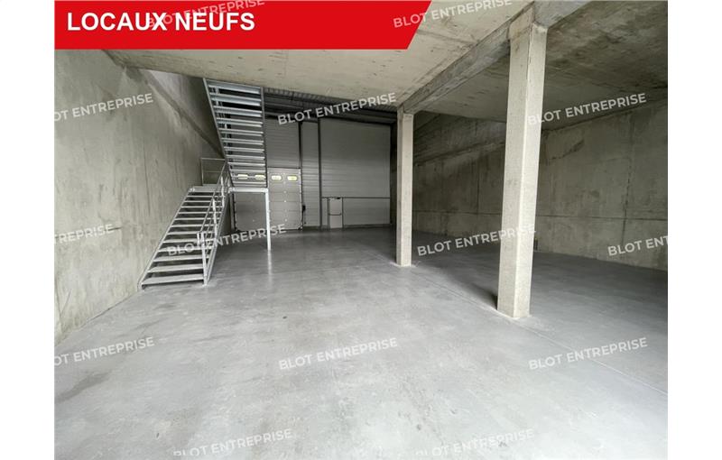 Location d'entrepôt de 267 m² à Loperhet - 29470 photo - 1