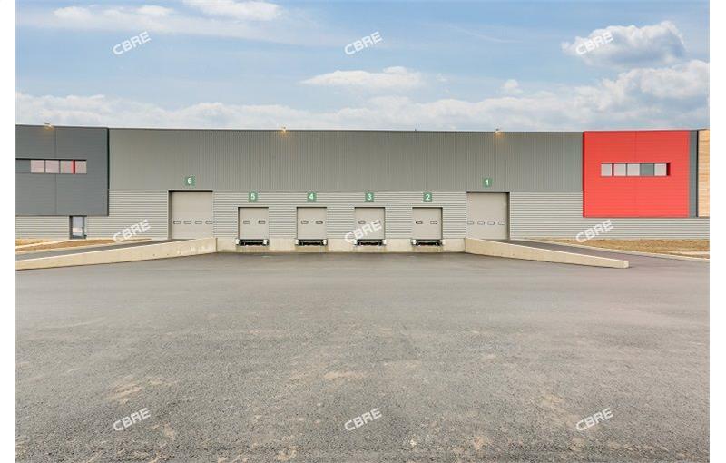 Location d'entrepôt de 4 677 m² à Louvres - 95380 photo - 1