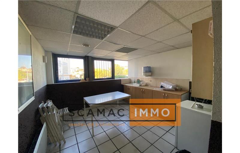 Location d'entrepôt de 790 m² à Marseille 15 - 13015 photo - 1