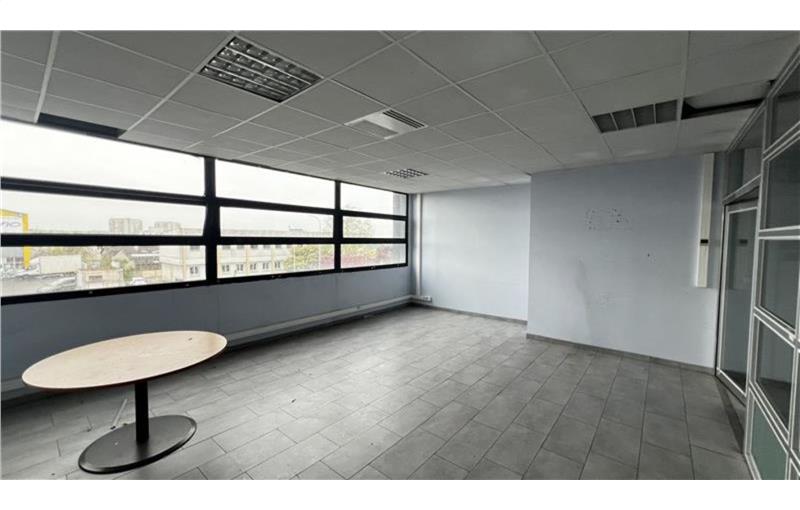 Location d'entrepôt de 720 m² à Meaux - 77100 photo - 1